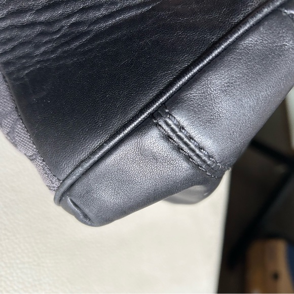 Coach Canvas and leather shoulder bag - Picture 7 of 10